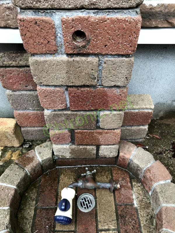 旧水栓を外したところ。