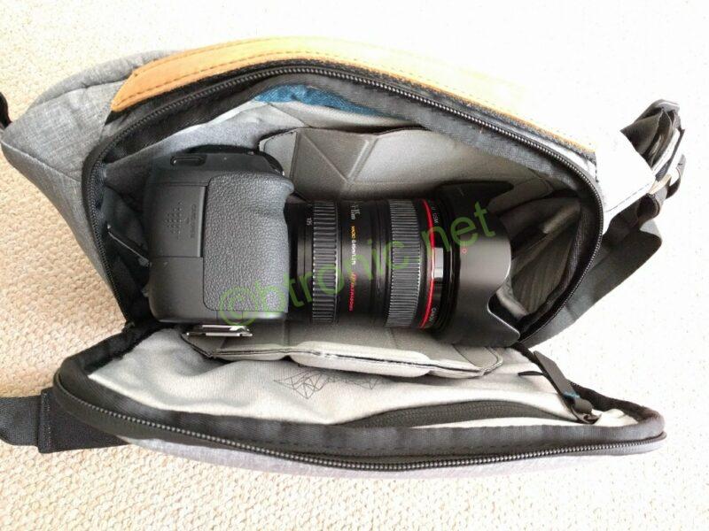 Peak Design Everyday Sling 5LにEOS 6D。仕切りを移動するとレンズフードはそのままで収納可能。