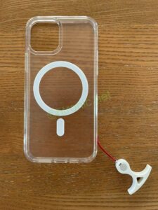 よく見るタイプのiPhoneケースとストラップ