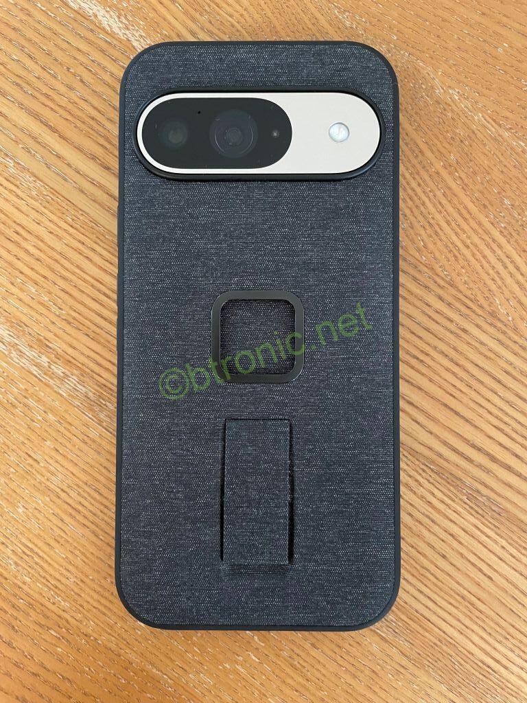 Pixel 9に9 Pro用ケースを装着の図