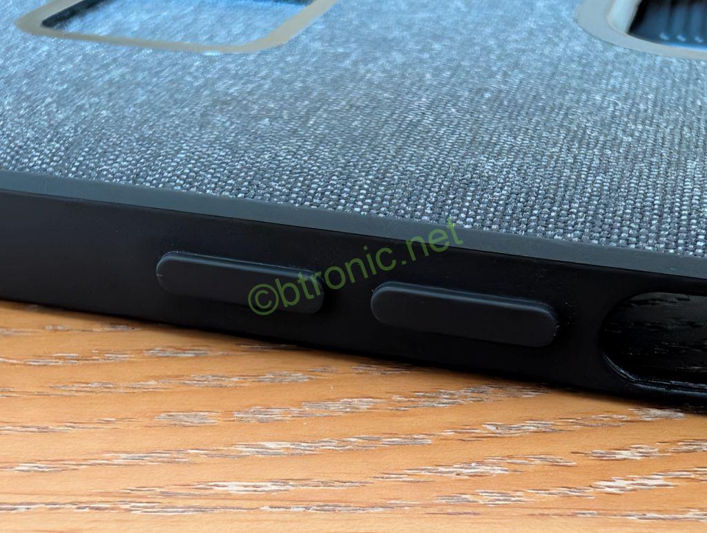 Peak Design Everyday Loop Case for iPhone 12のボタン